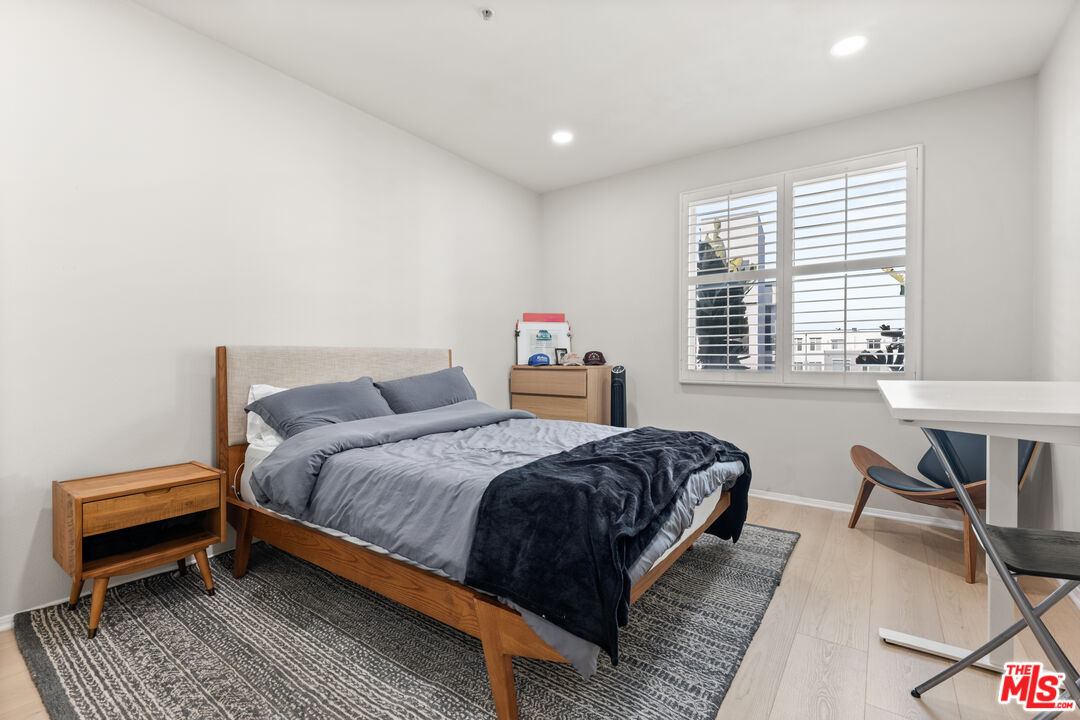 4060 Glencoe Ave Unit: 320