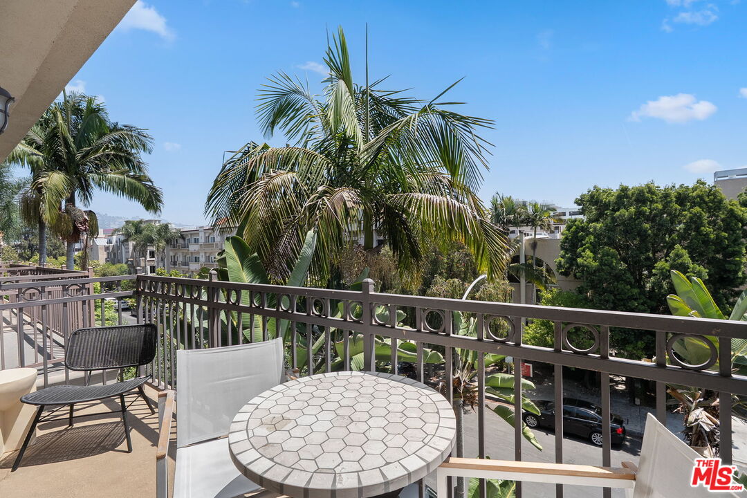 141 S Clark Dr Unit: 409