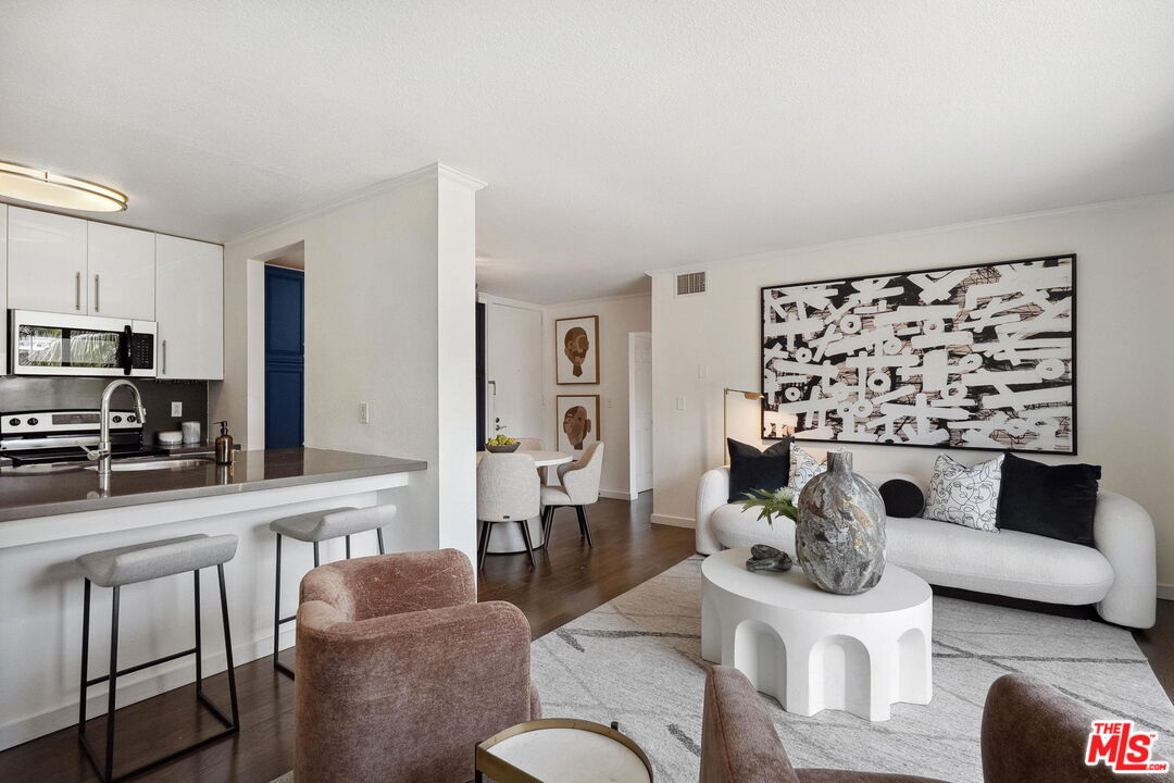 141 S Clark Dr Unit: 409