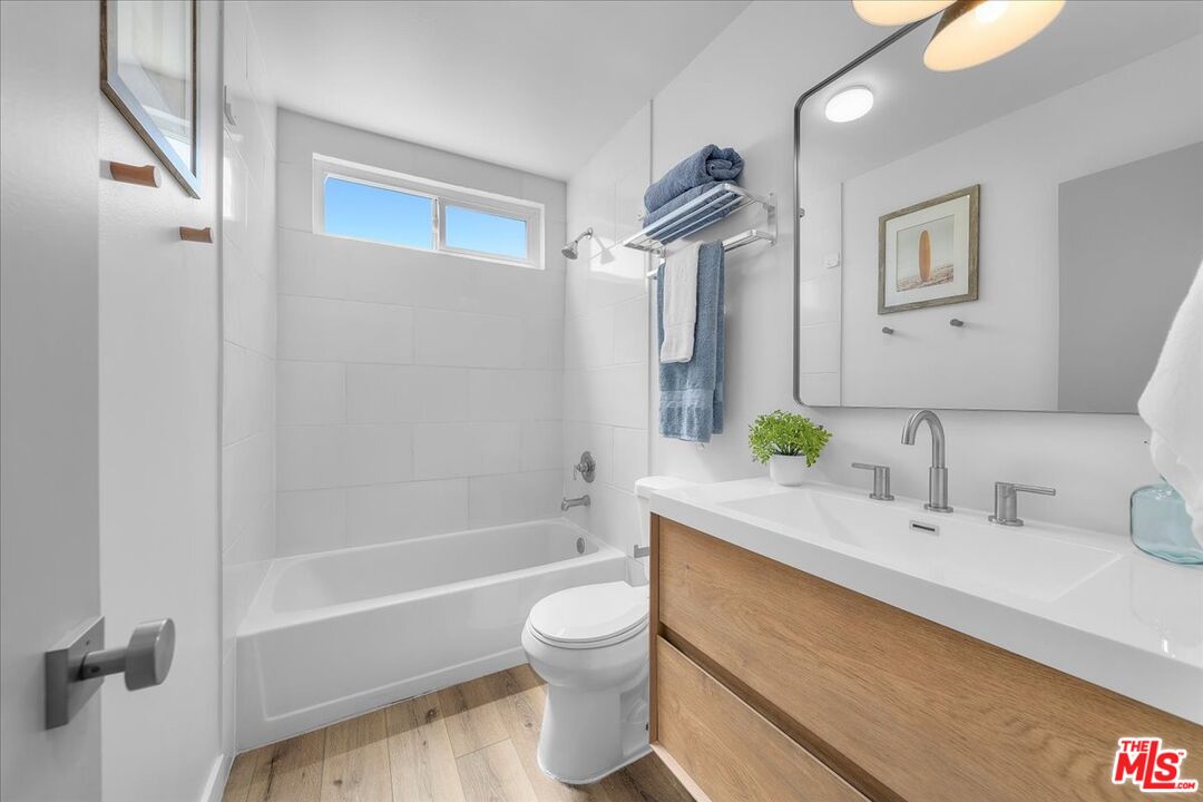 1311 Manhattan Beach Blvd Unit: 2