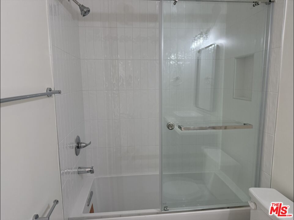 1827 Veteran Ave Unit: 23