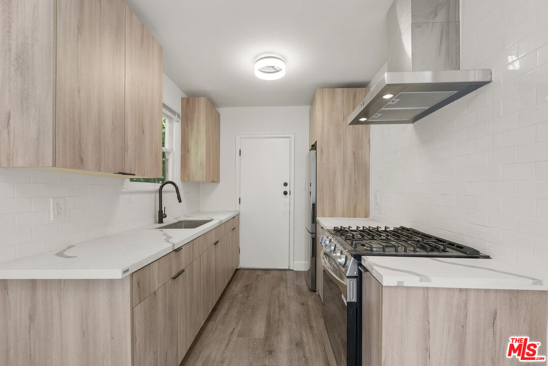 308 S Reeves Dr Unit: 308B