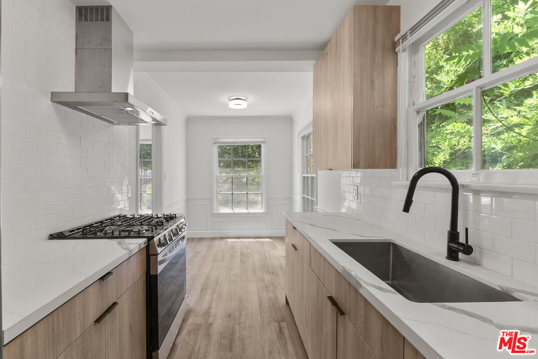 308 S Reeves Dr Unit: 308B