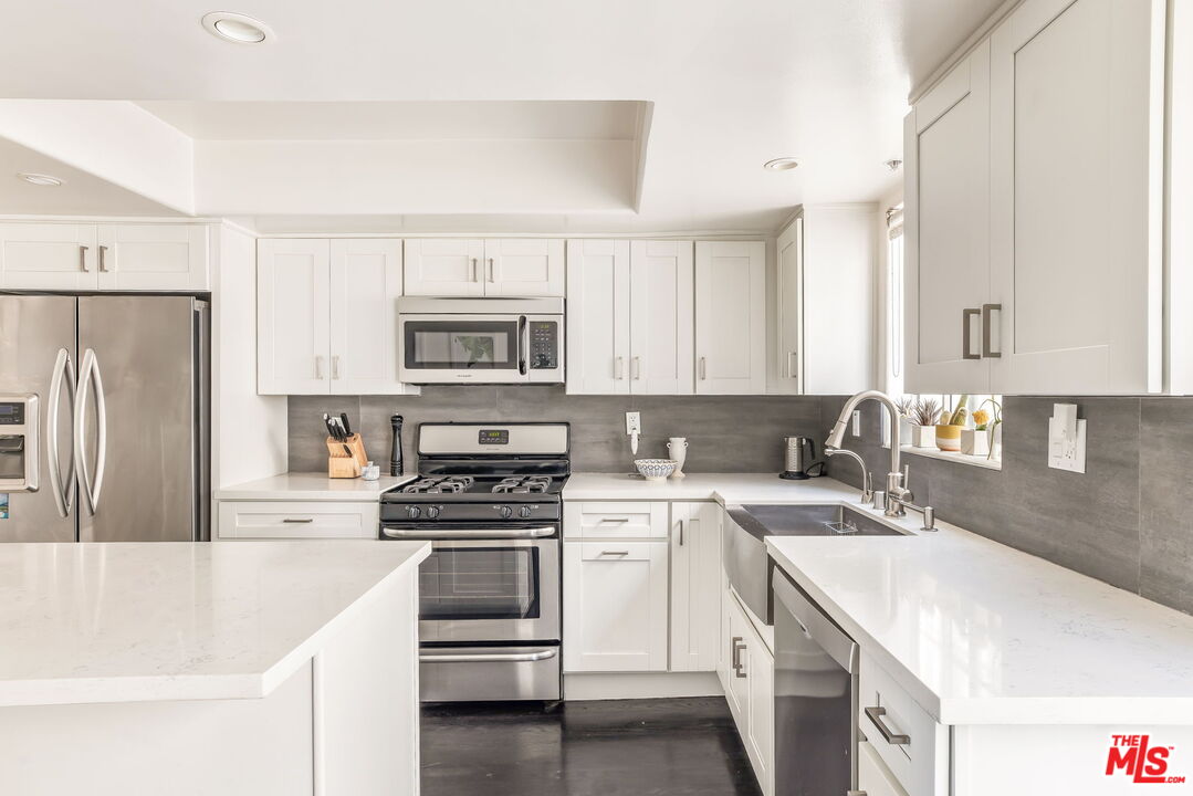 801 N Martel Ave Unit: 3