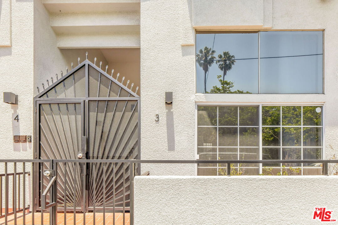 801 N Martel Ave Unit: 3