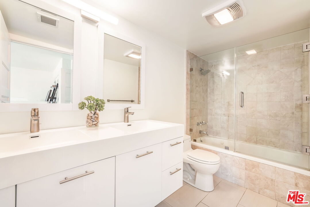 801 N Martel Ave Unit: 3