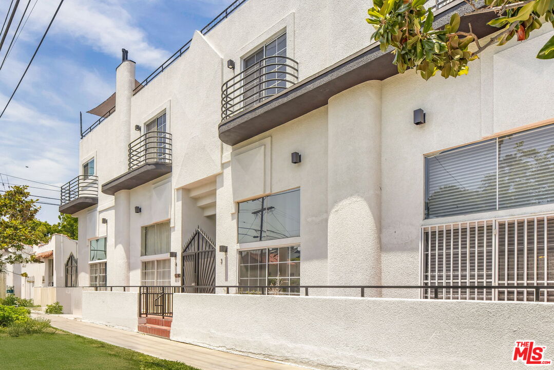 801 N Martel Ave Unit: 3