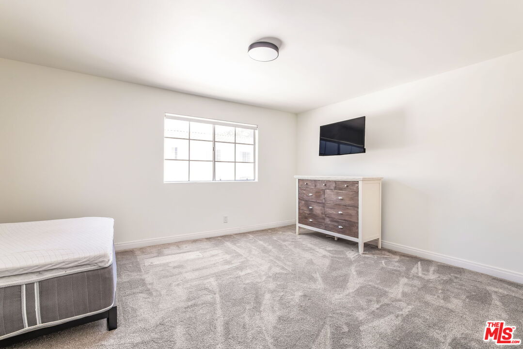 801 N Martel Ave Unit: 3