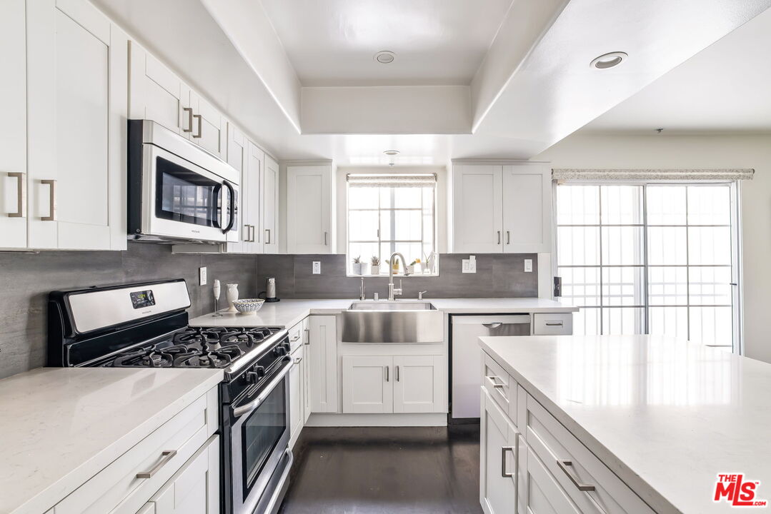 801 N Martel Ave Unit: 3