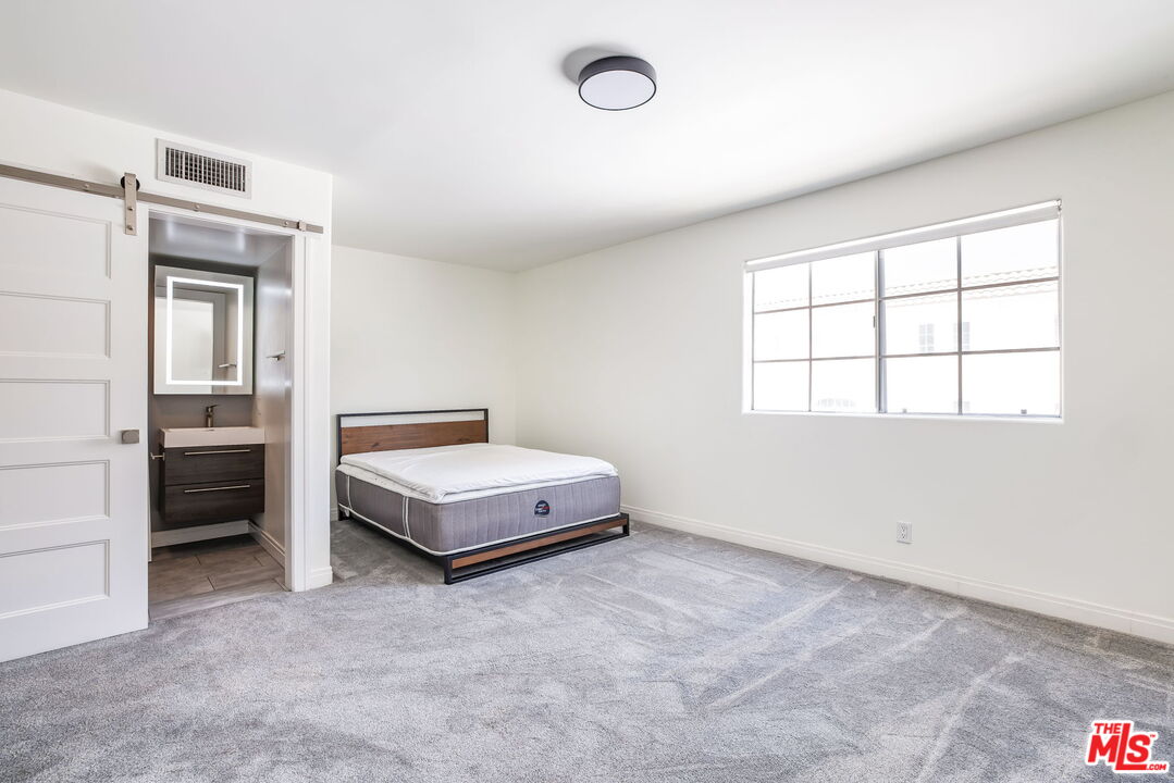 801 N Martel Ave Unit: 3