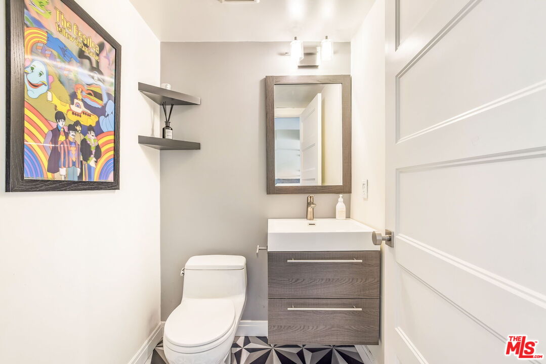 801 N Martel Ave Unit: 3