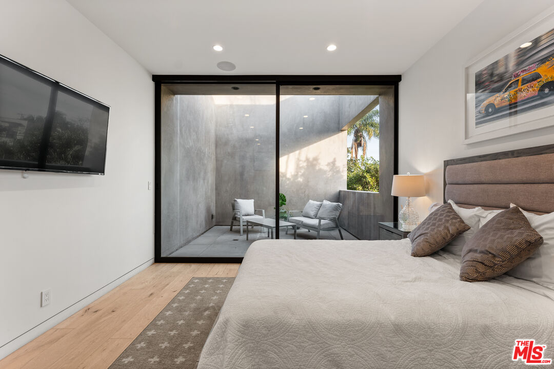 607 N Alta Vista Blvd