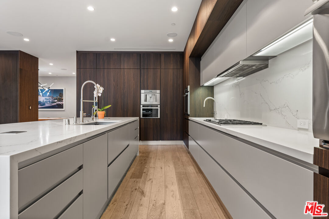 607 N Alta Vista Blvd