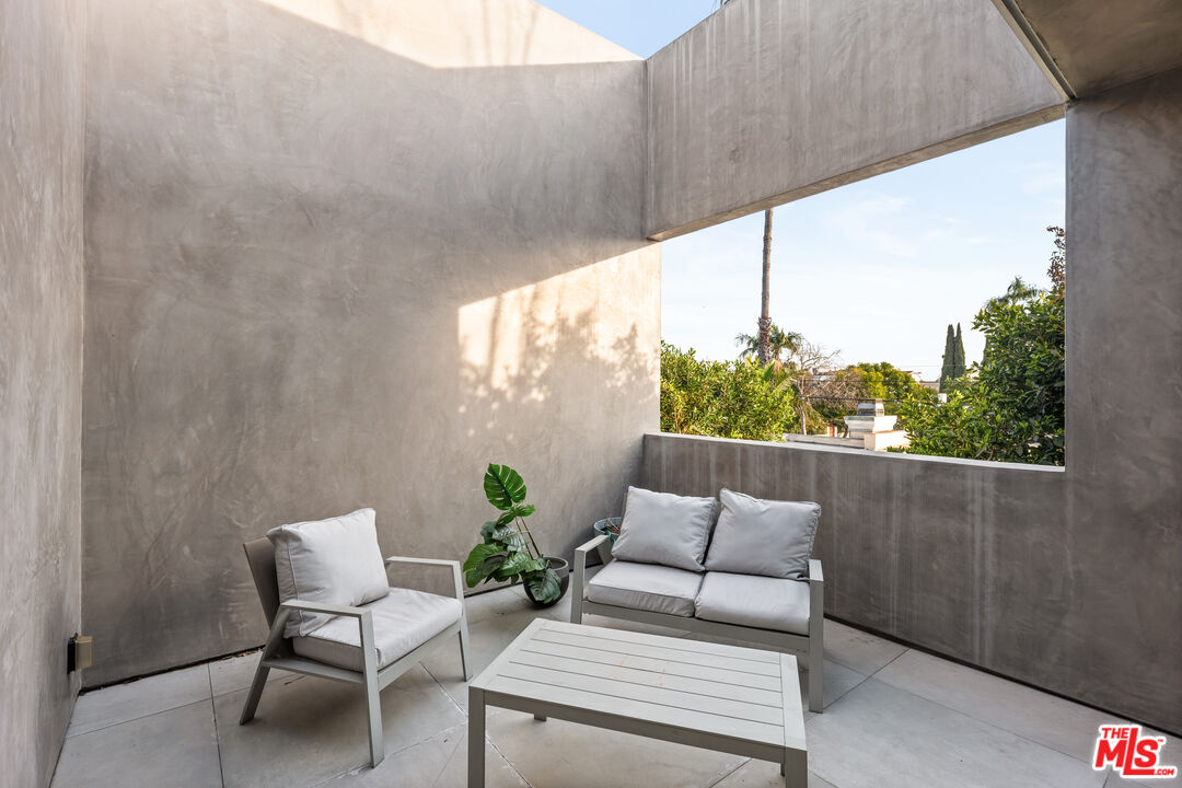 607 N Alta Vista Blvd