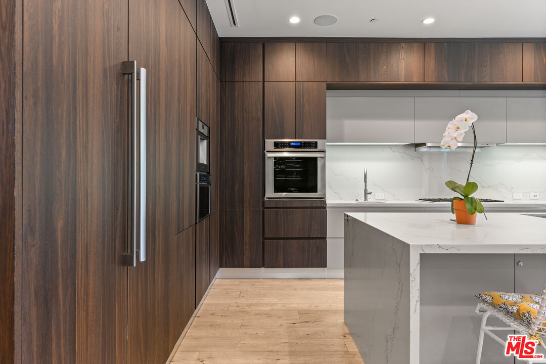 607 N Alta Vista Blvd