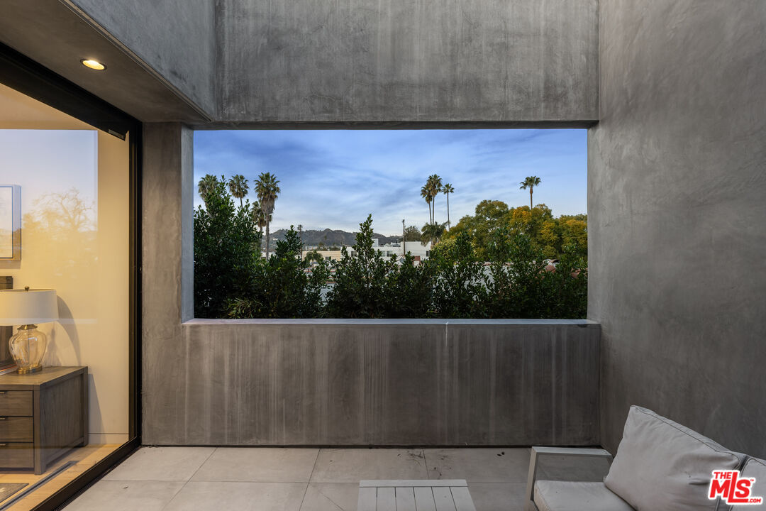 607 N Alta Vista Blvd