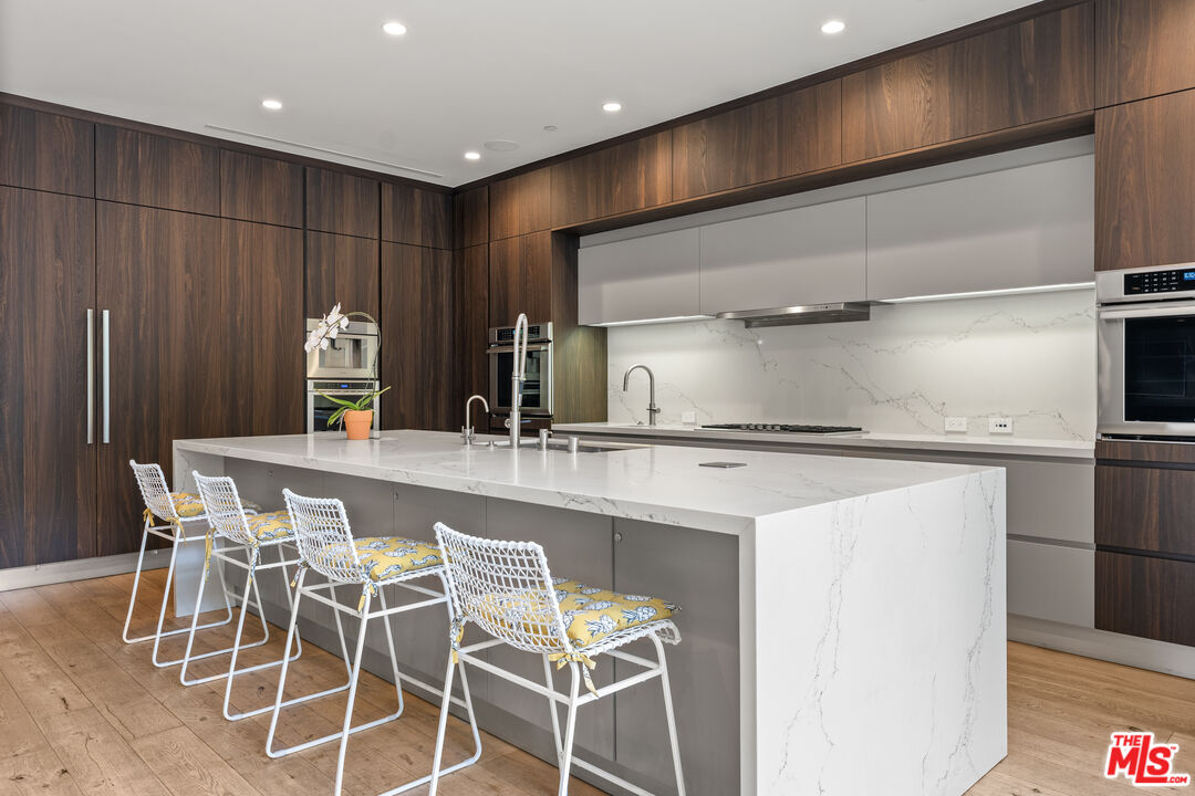 607 N Alta Vista Blvd