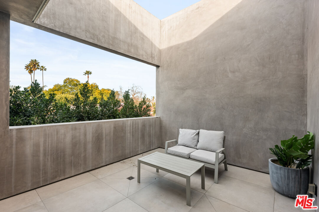 607 N Alta Vista Blvd