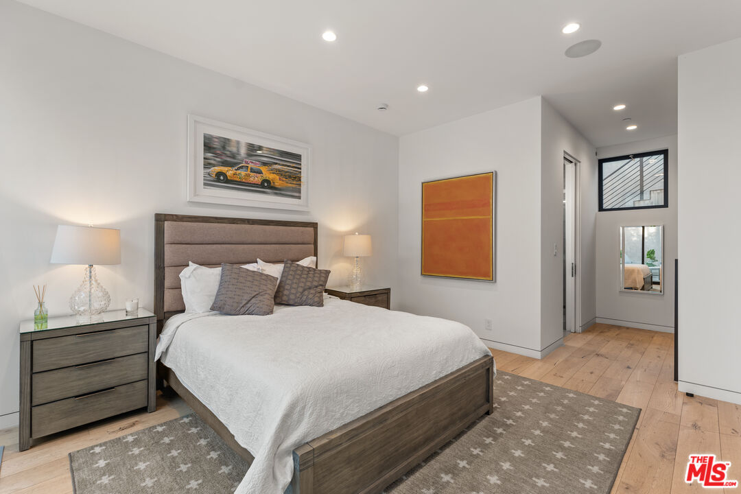 607 N Alta Vista Blvd