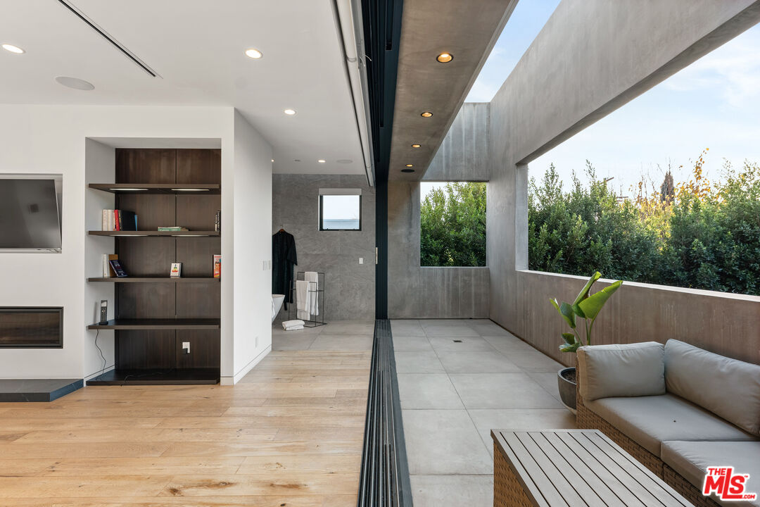 607 N Alta Vista Blvd