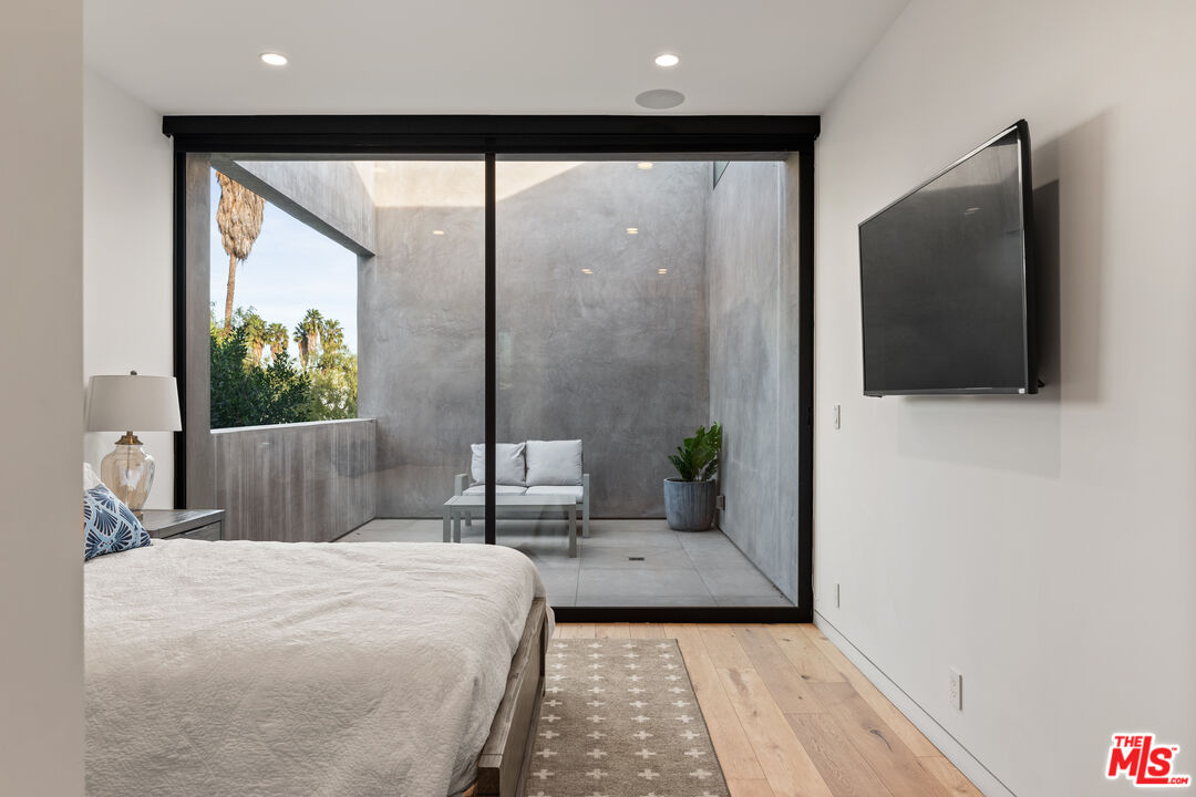 607 N Alta Vista Blvd