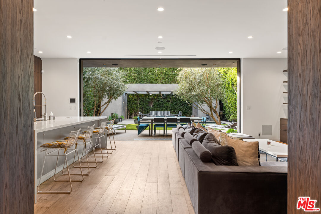 607 N Alta Vista Blvd