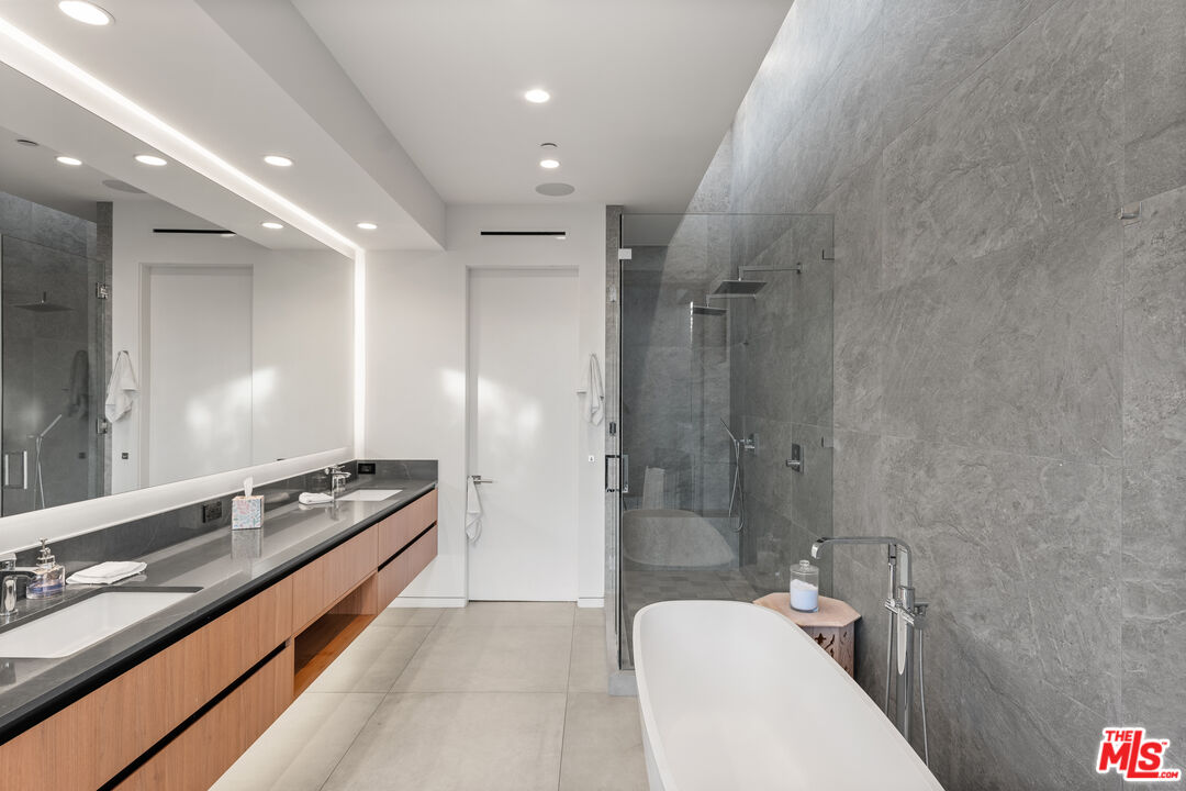 607 N Alta Vista Blvd