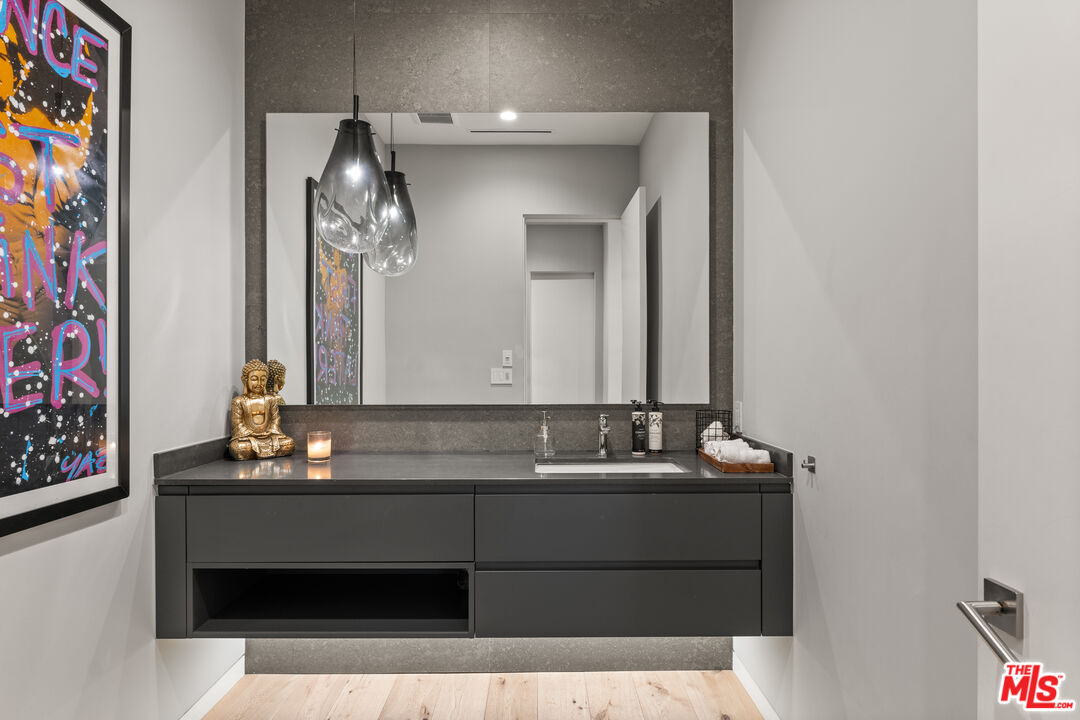 607 N Alta Vista Blvd