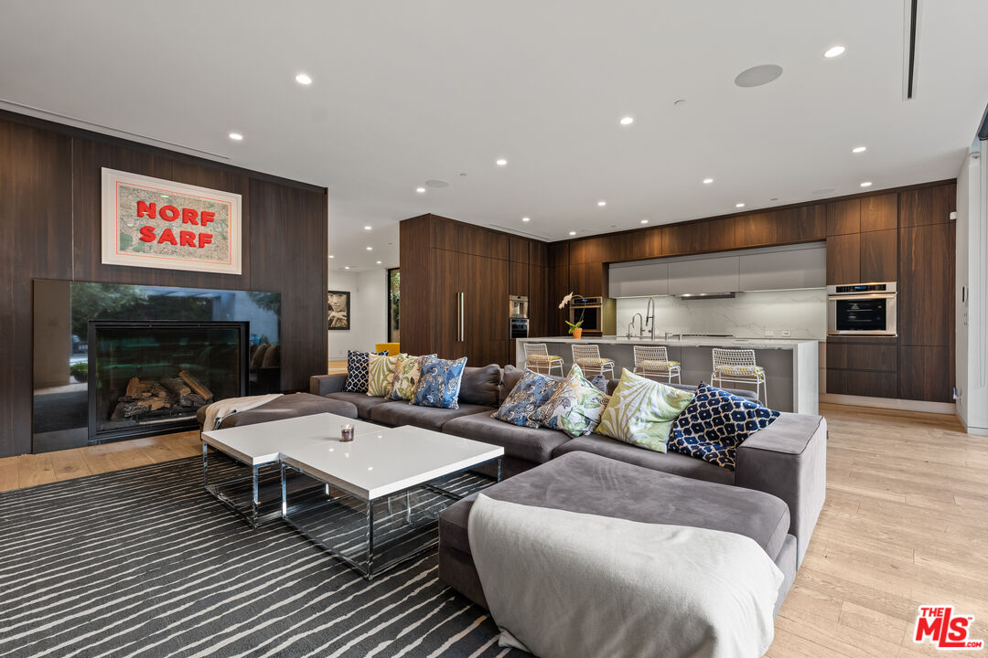 607 N Alta Vista Blvd