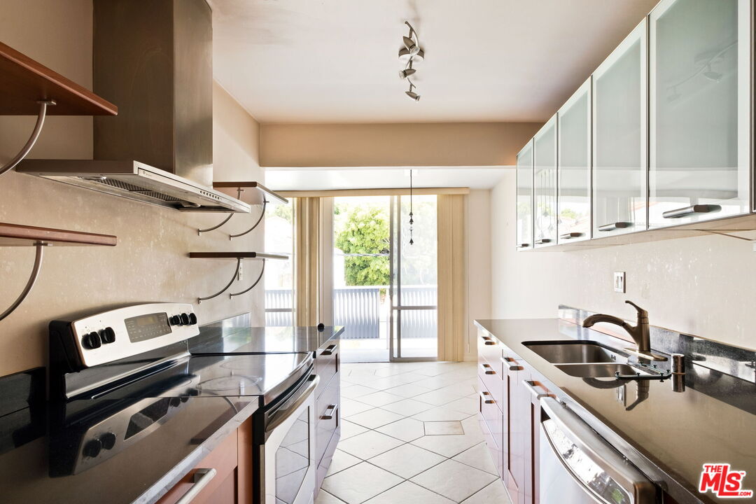 850 N Kings Rd Unit: 312