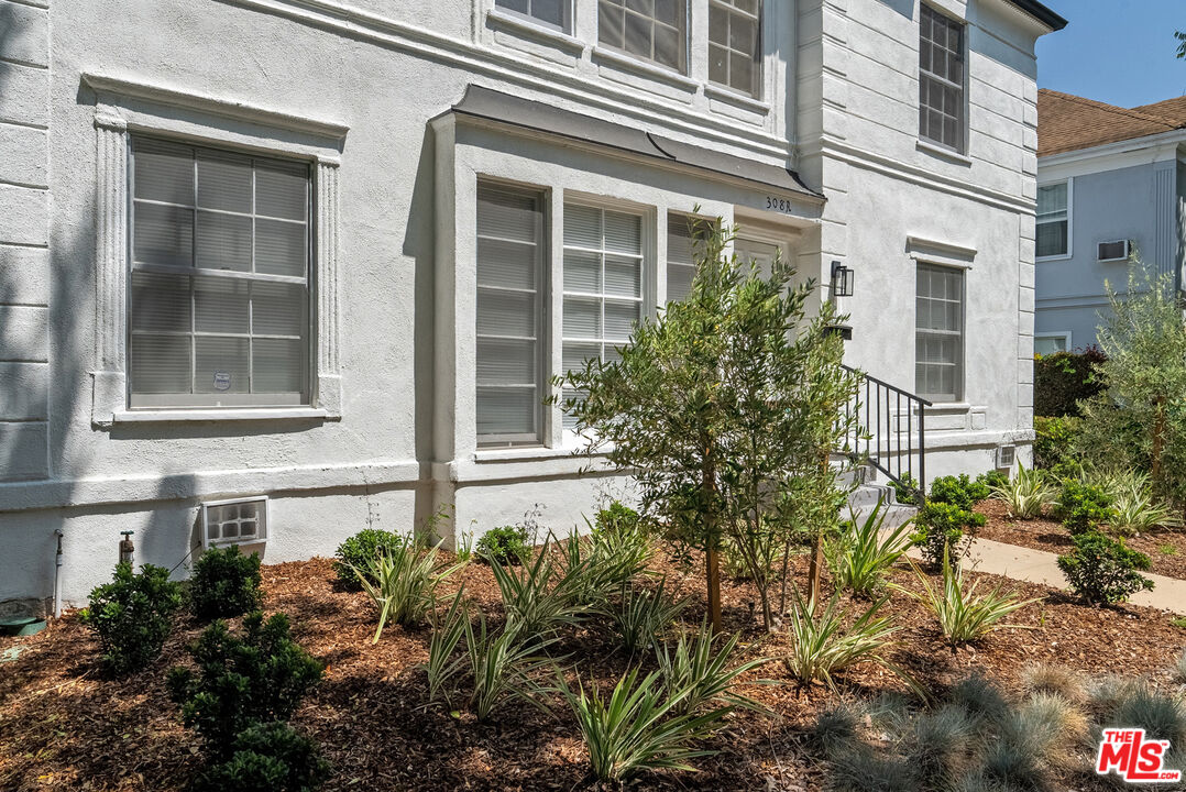 308 S Reeves Dr Unit: 310D