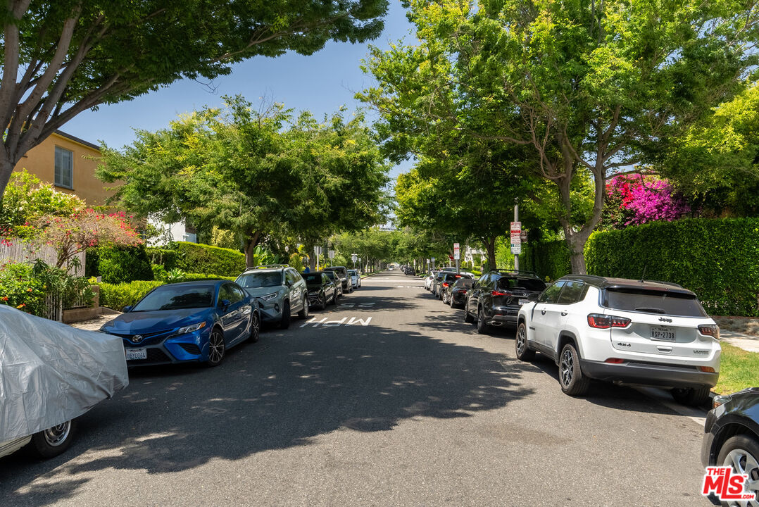 308 S Reeves Dr Unit: 310D