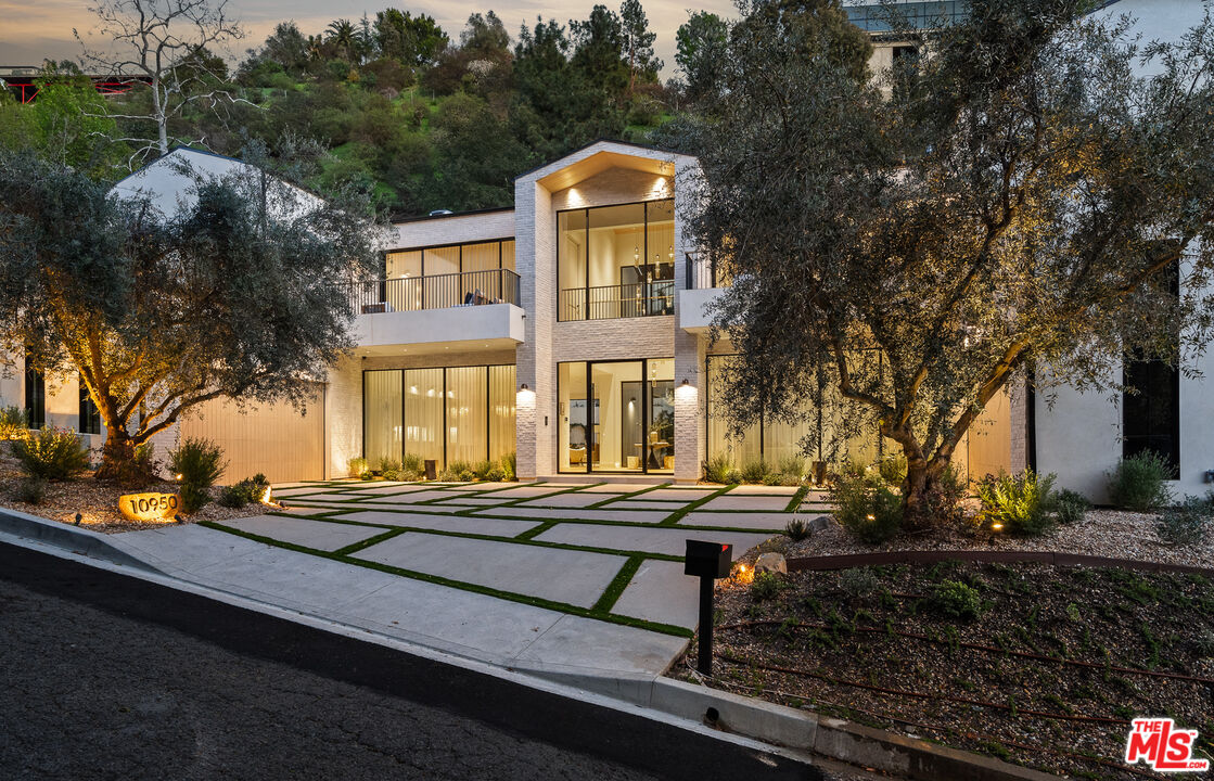 10950 Verano Rd