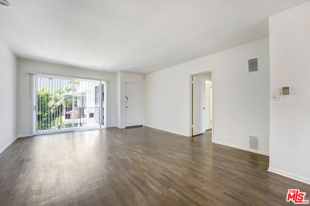 1433 N Hayworth Ave Unit: 5