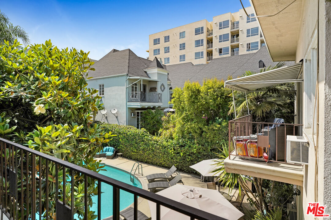 1433 N Hayworth Ave Unit: 5