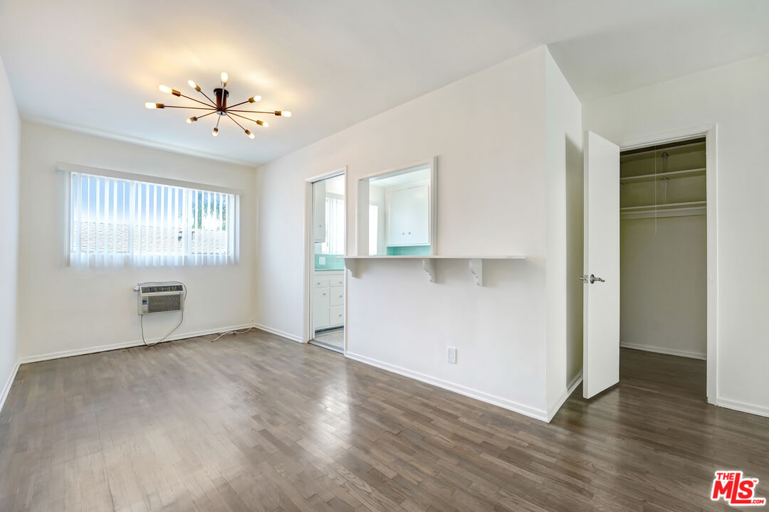 1433 N Hayworth Ave Unit: 5