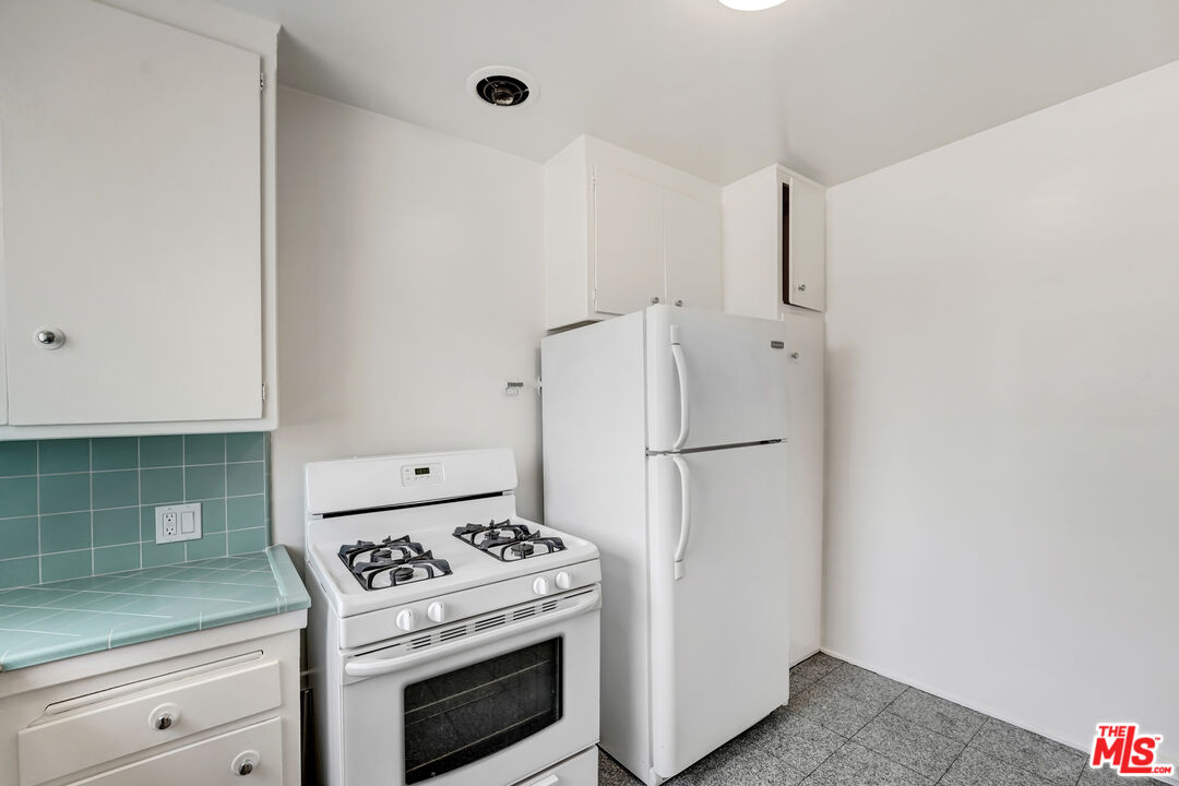 1433 N Hayworth Ave Unit: 5