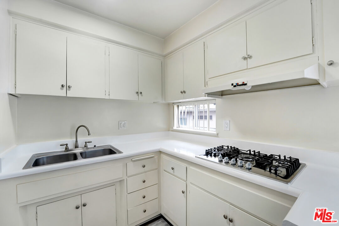1134 N Clark St Unit: 304