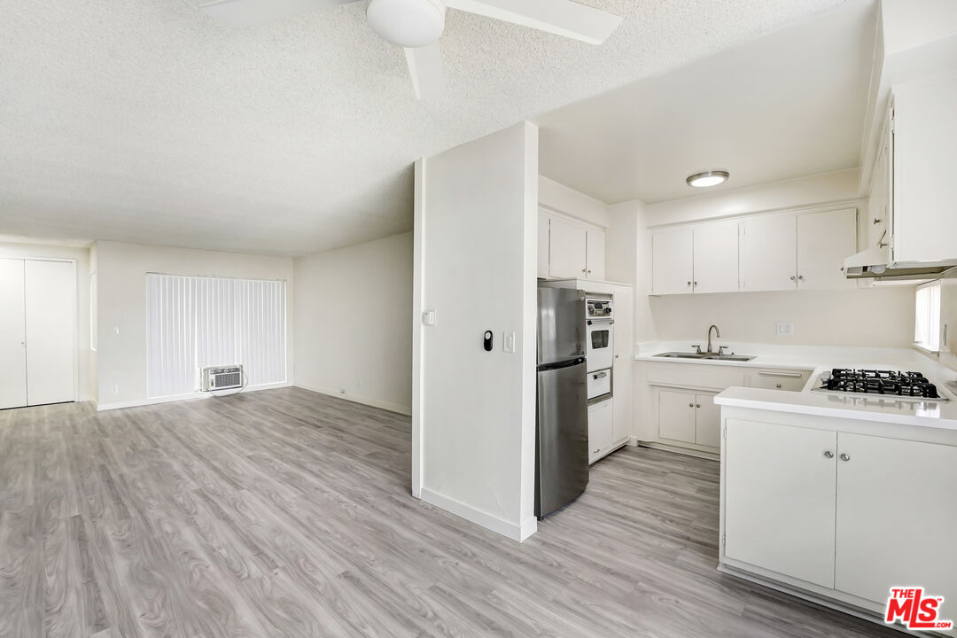 1134 N Clark St Unit: 304