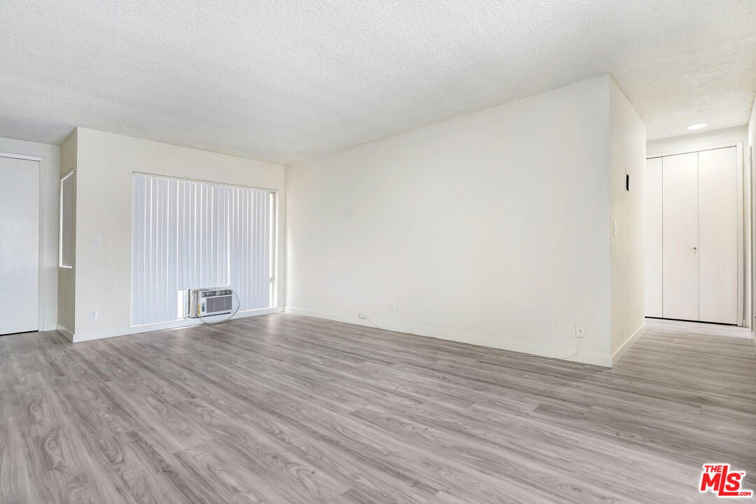 1134 N Clark St Unit: 304