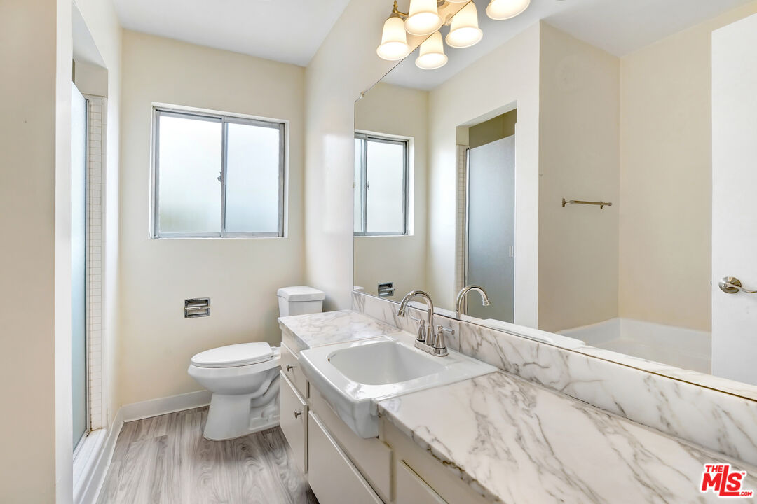 1134 N Clark St Unit: 304