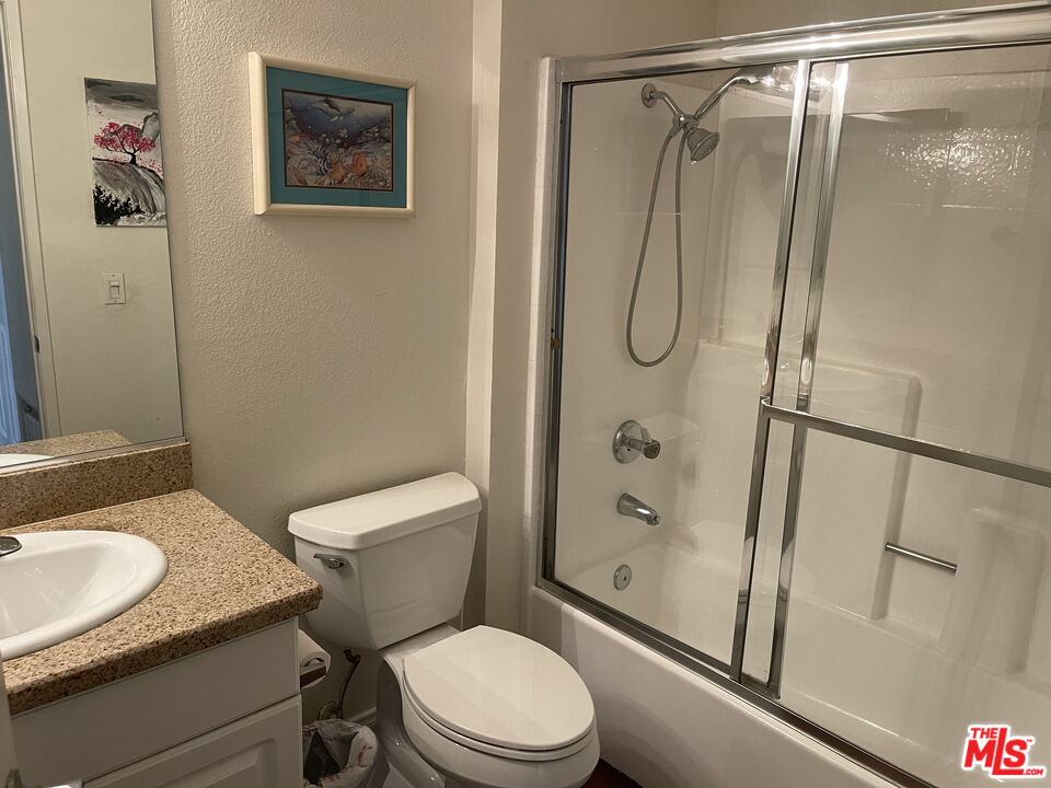 21550 Burbank Blvd Unit: 204