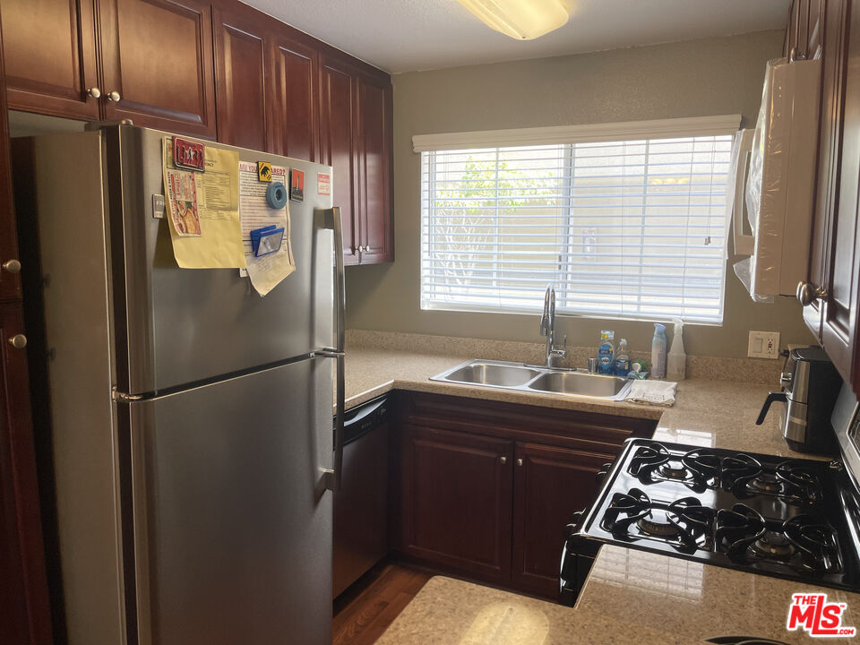 21550 Burbank Blvd Unit: 204