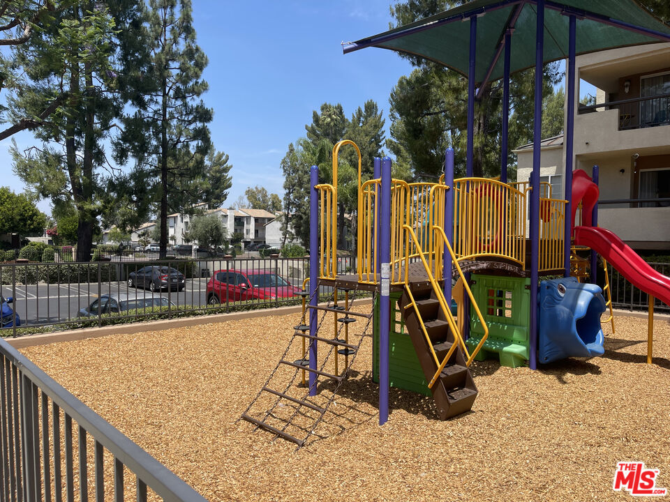 21550 Burbank Blvd Unit: 204