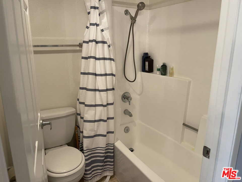 21550 Burbank Blvd Unit: 204