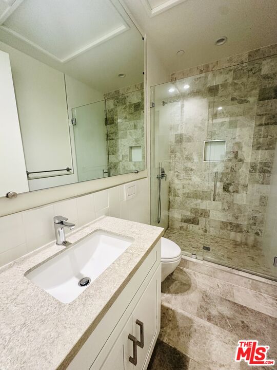 1041 N Spaulding Ave Unit: 201