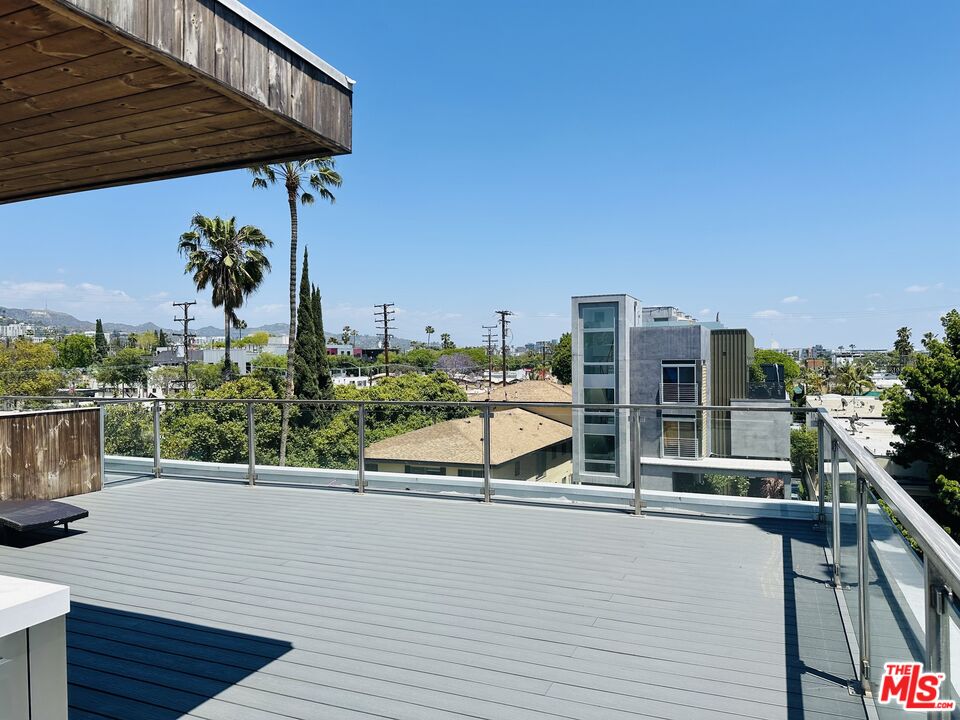 1041 N Spaulding Ave Unit: 201