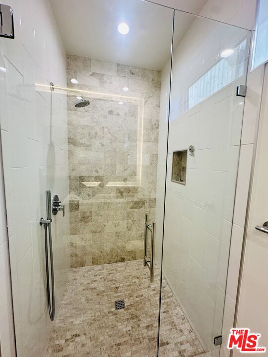 1041 N Spaulding Ave Unit: 201