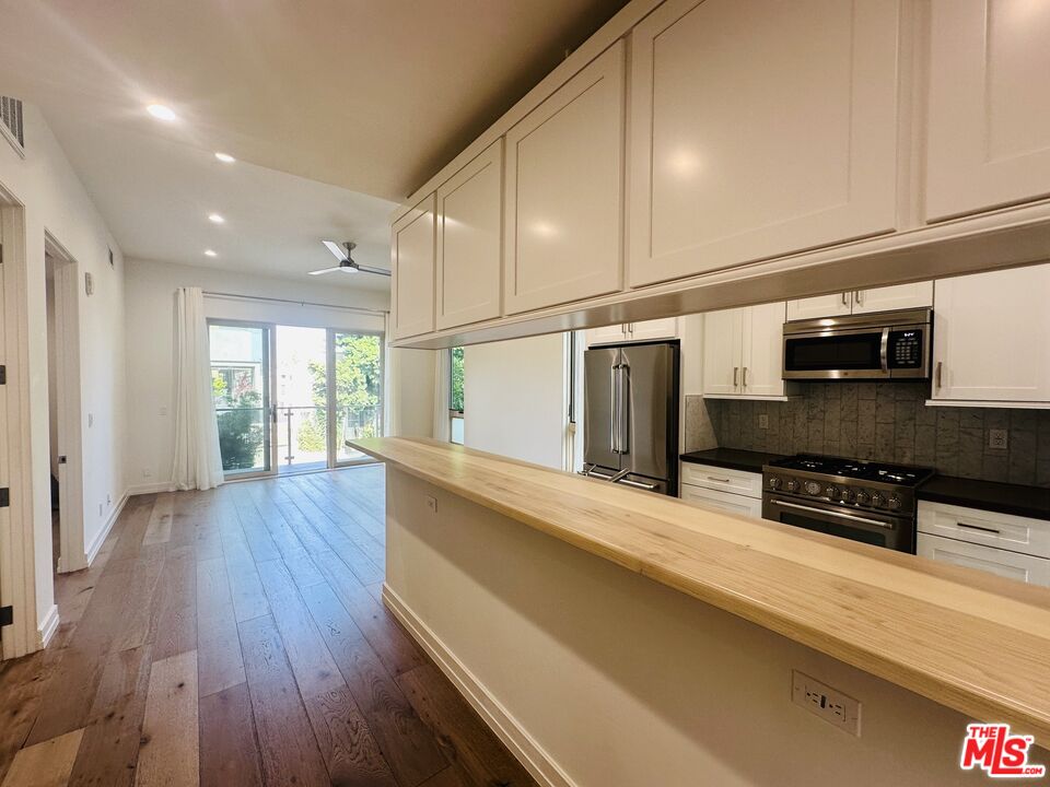 1041 N Spaulding Ave Unit: 201