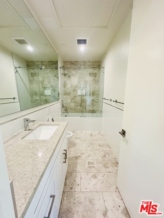 1041 N Spaulding Ave Unit: 201